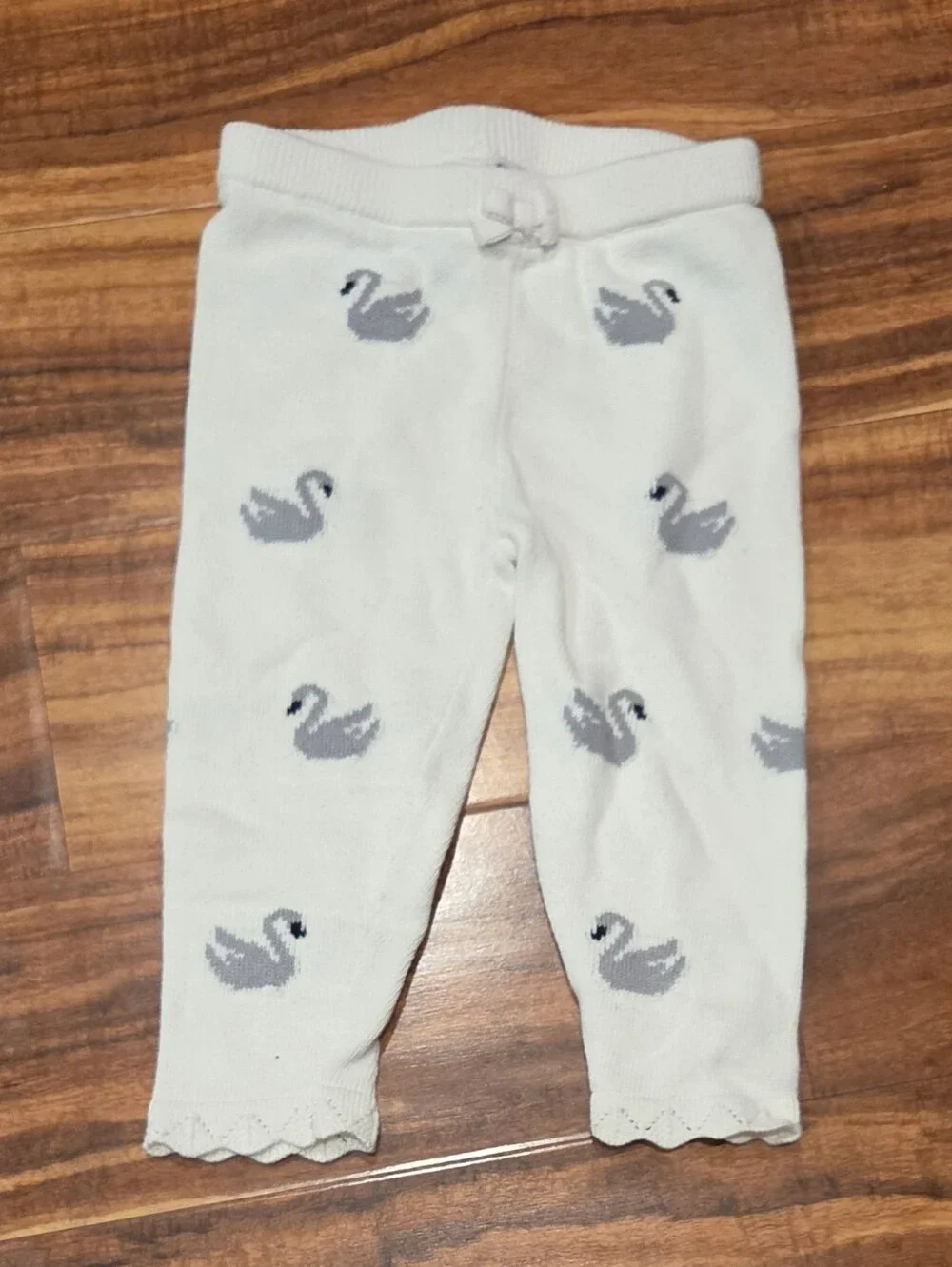 Janie and Jack EUC 18-24 months white and gray swan knit sweater and pants set